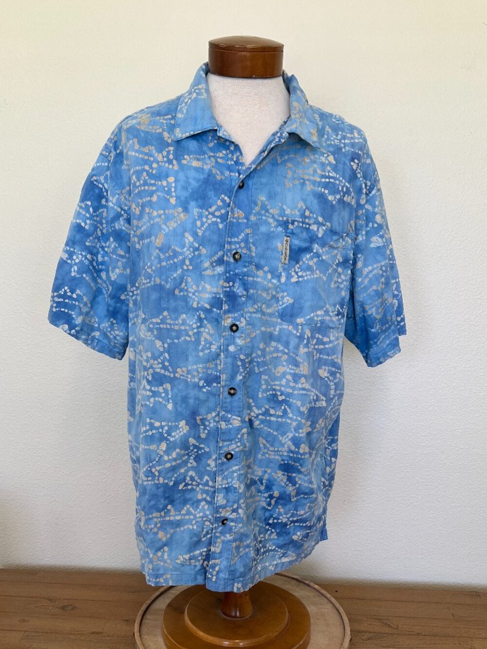 Columbia Mens Shirt - Rivers Lodge - Short Sleeve - Batik Fish Print - Size XL